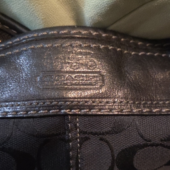 Coach Vintage Black Signature Shoulder Bag - Picture 2 of 6